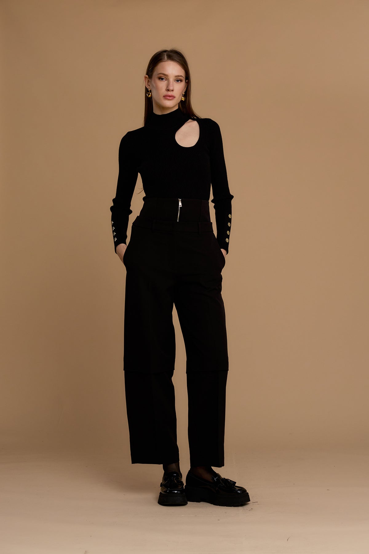 NOSECRETS maglia a maniche lunghe a costine colore eclisse (nero) taglio aderente con apertura asimmetrica (cut-out) all'altezza della spalla 263NS149