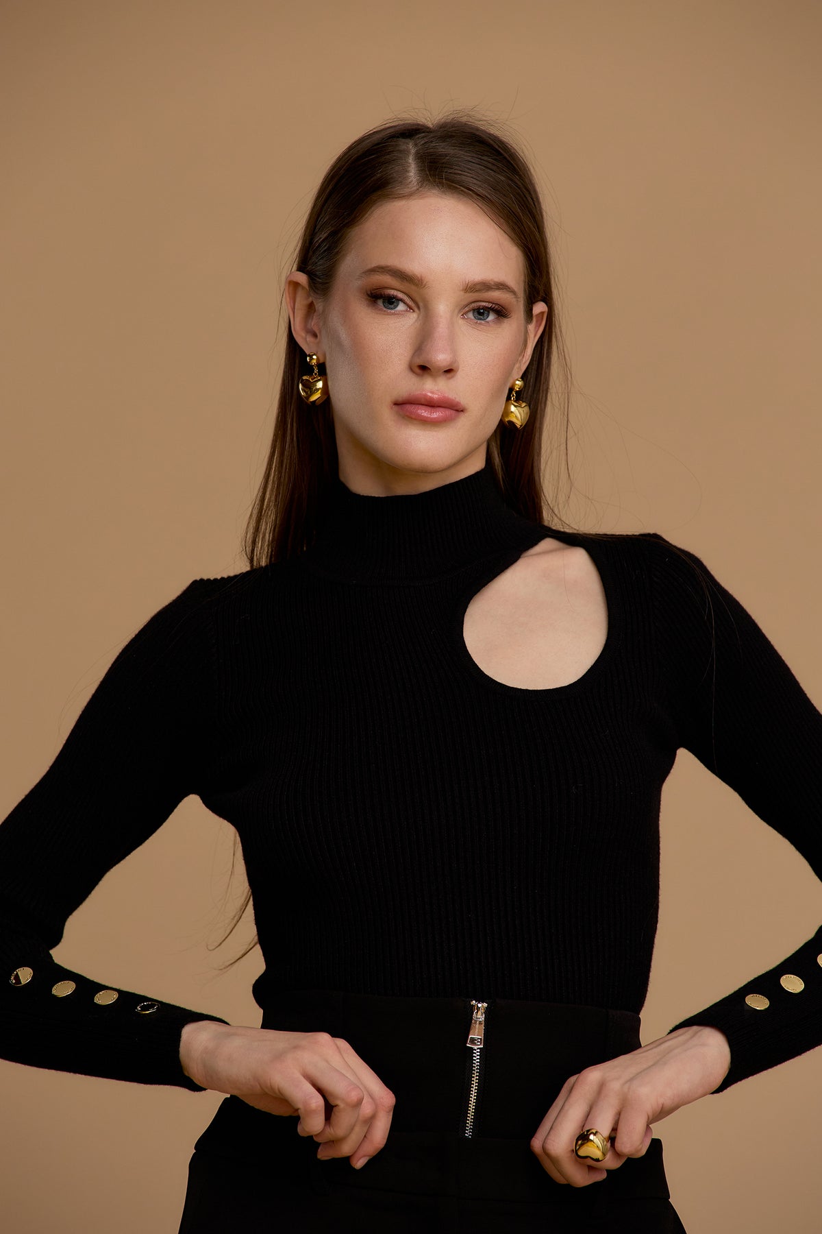 NOSECRETS maglia a maniche lunghe a costine colore eclisse (nero) taglio aderente con apertura asimmetrica (cut-out) all'altezza della spalla 263NS149