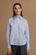 NOSECRETS camicia cielo dal taglio dritto, vestibilità comoda colletto rigido ricoperto di luminosi strass e pietre applicate 263NS224