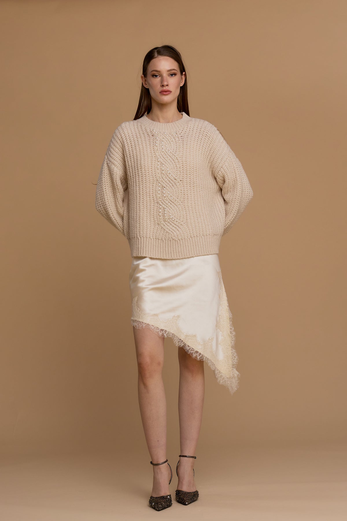 NOSECRETS  maglione girocollo colore latte taglio morbido con maniche lunghe leggermente ampie 263NS259