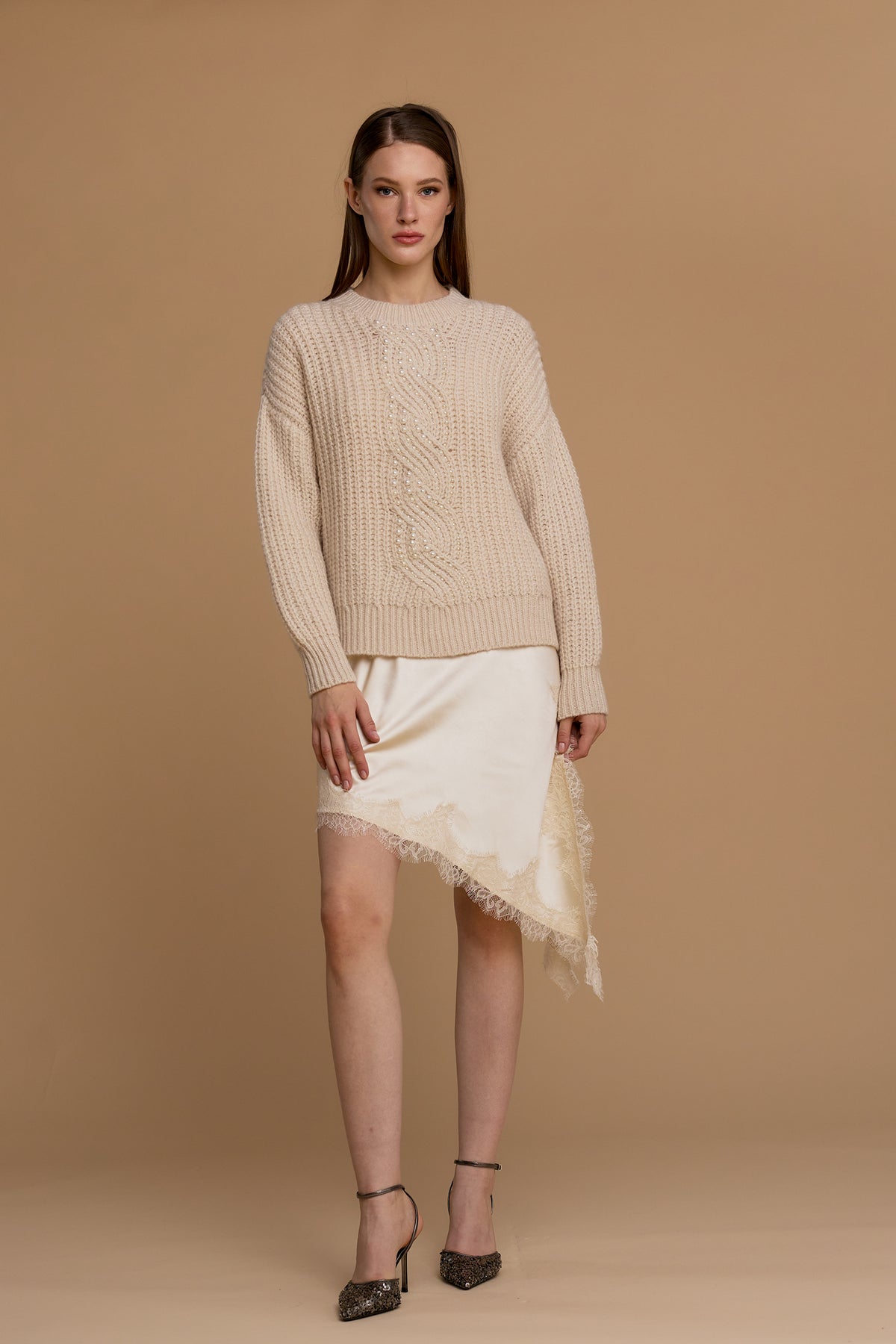 NOSECRETS  maglione girocollo colore latte taglio morbido con maniche lunghe leggermente ampie 263NS259