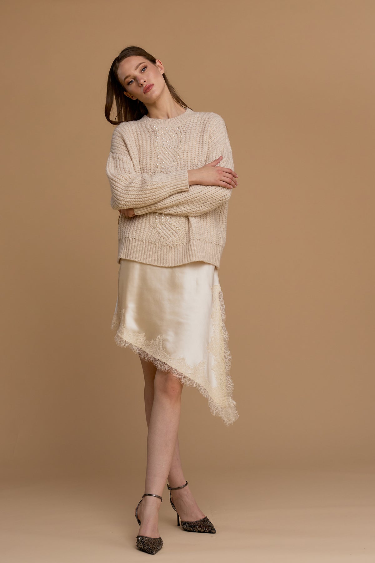 NOSECRETS  maglione girocollo colore latte taglio morbido con maniche lunghe leggermente ampie 263NS259