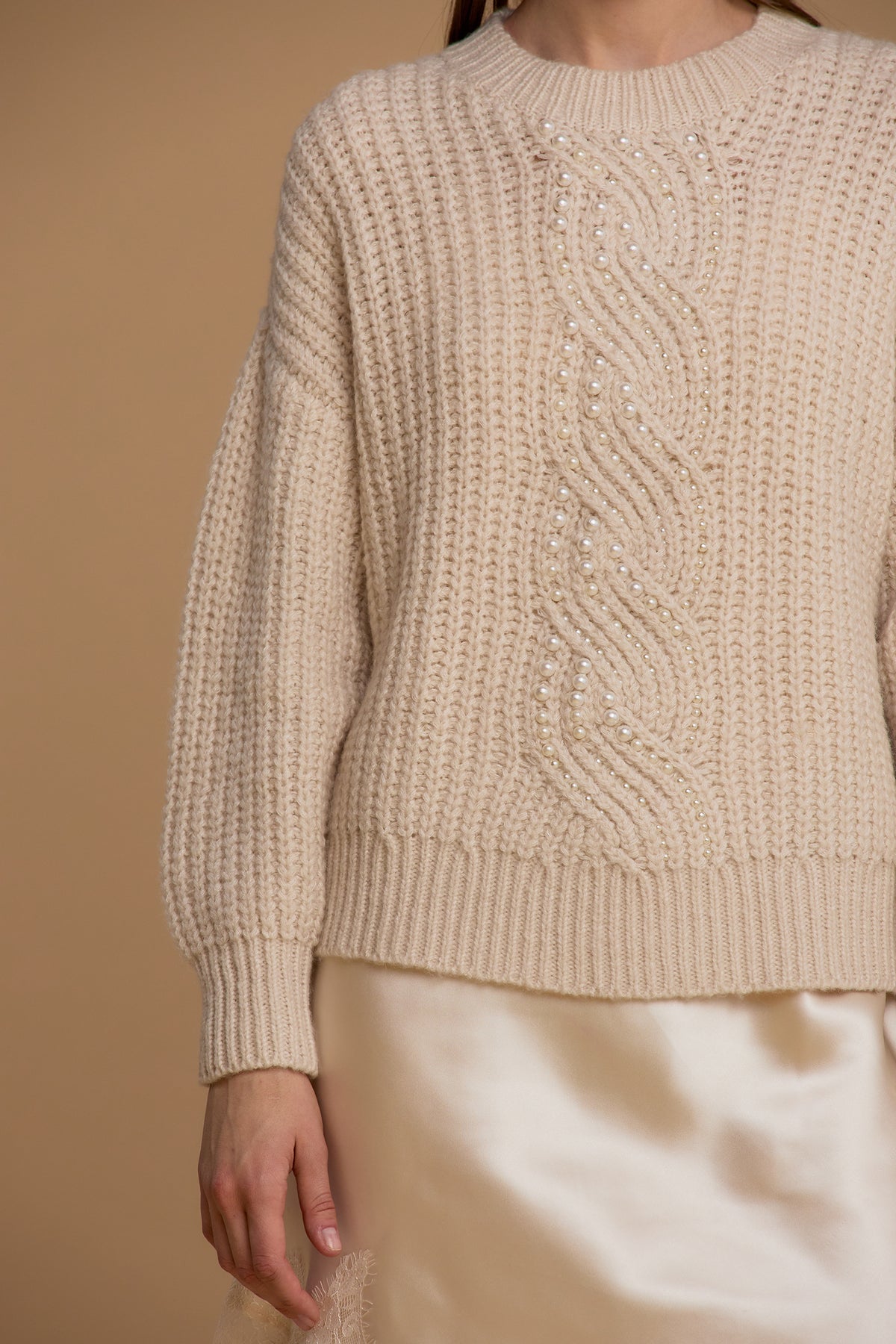 NOSECRETS  maglione girocollo colore latte taglio morbido con maniche lunghe leggermente ampie 263NS259