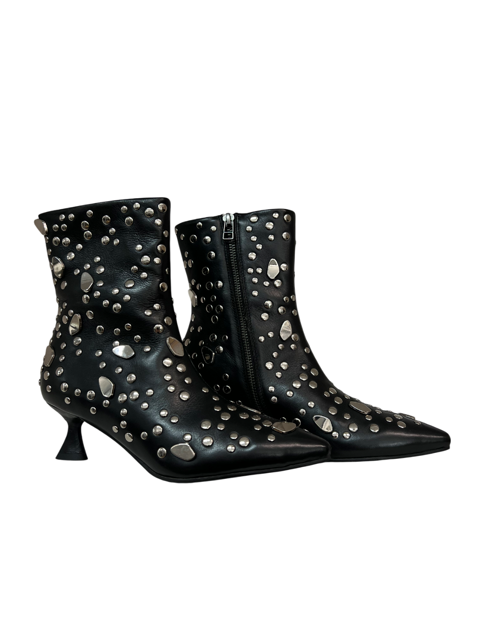LA VITRINA “PORTO CERVO” – Stivale basso in pelle nero con applicazioni argento (tacco 5 cm)