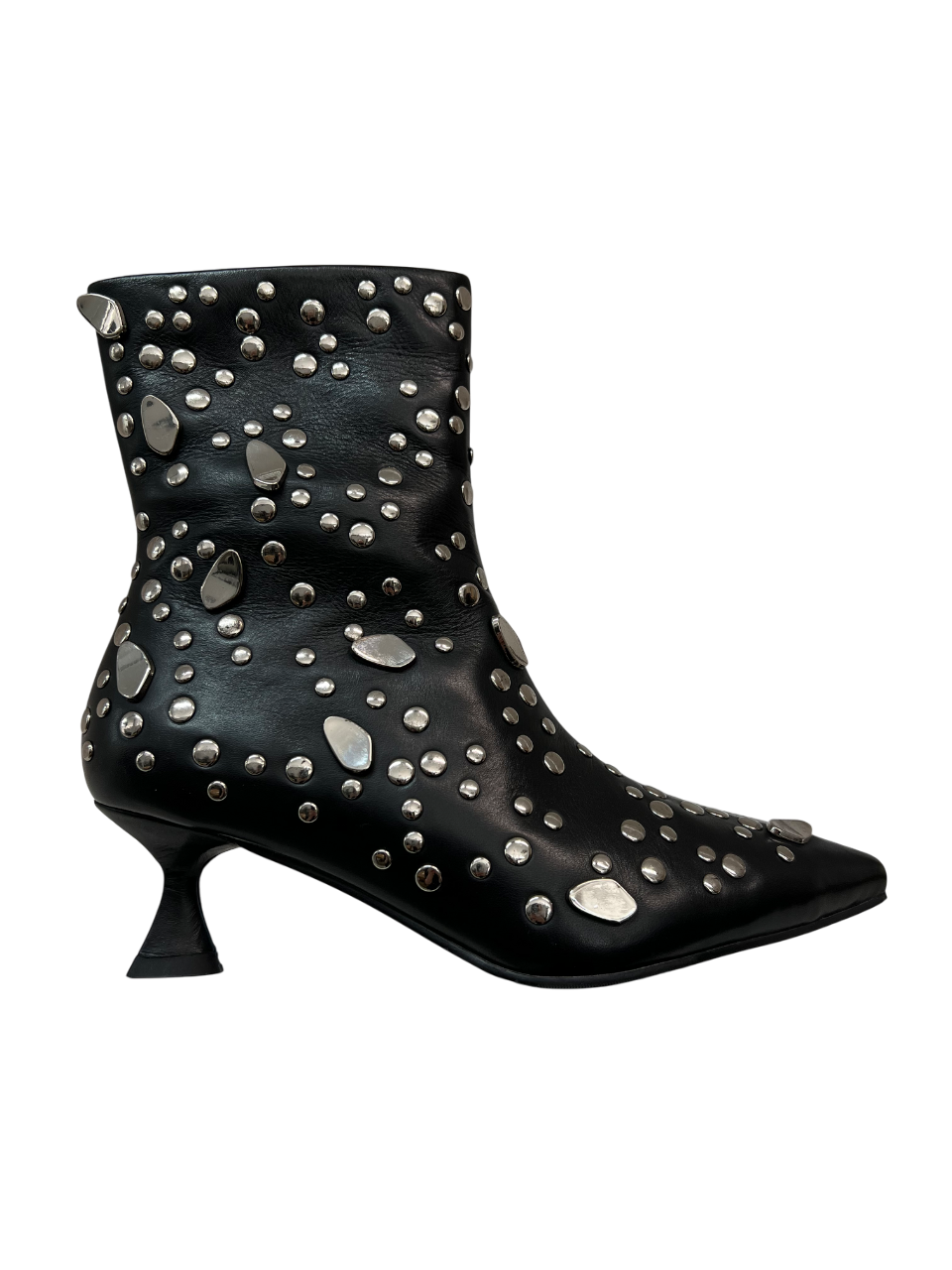 LA VITRINA “PORTO CERVO” – Stivale basso in pelle nero con applicazioni argento (tacco 5 cm)