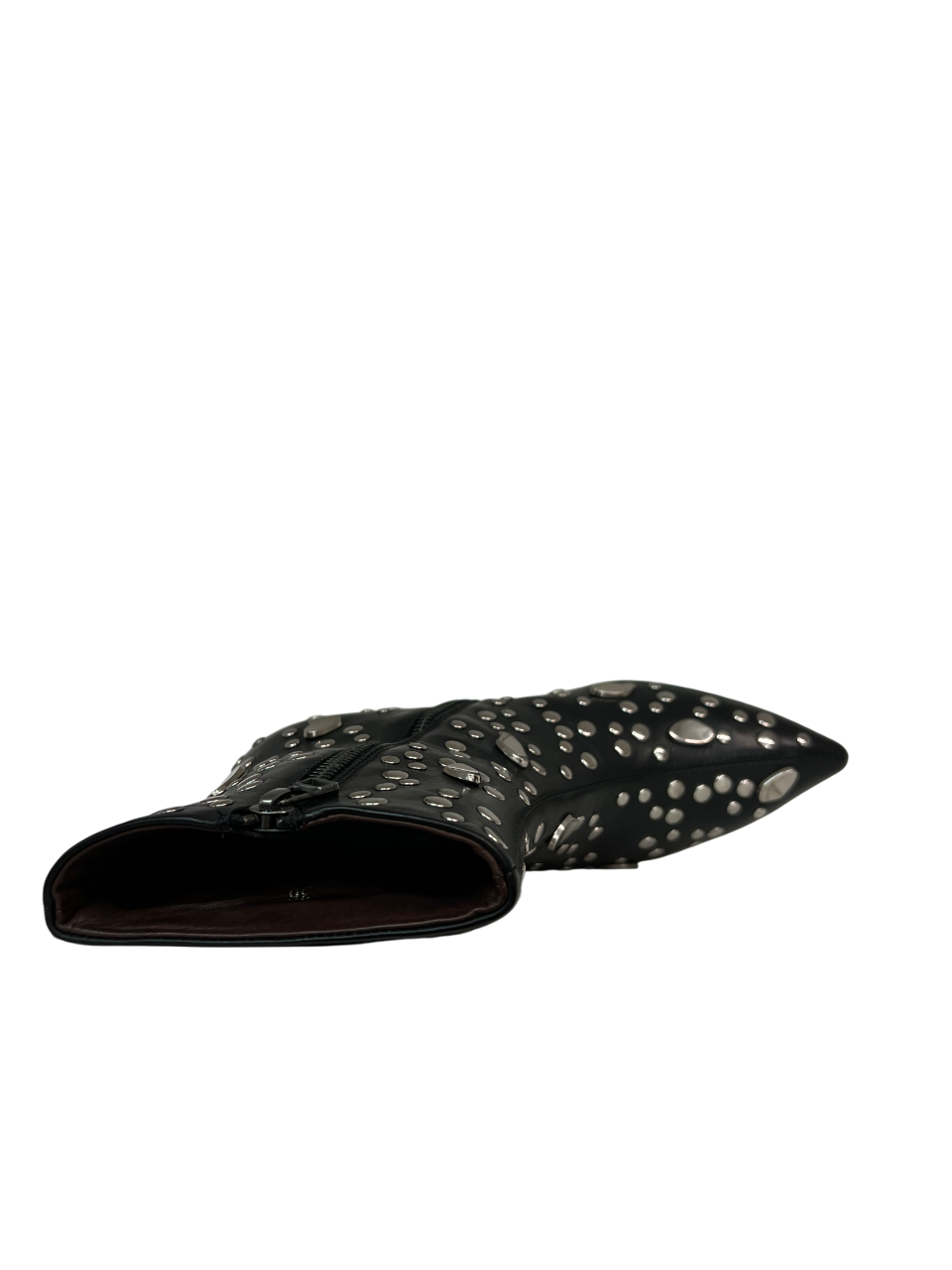 LA VITRINA “PORTO CERVO” – Stivale basso in pelle nero con applicazioni argento (tacco 5 cm)