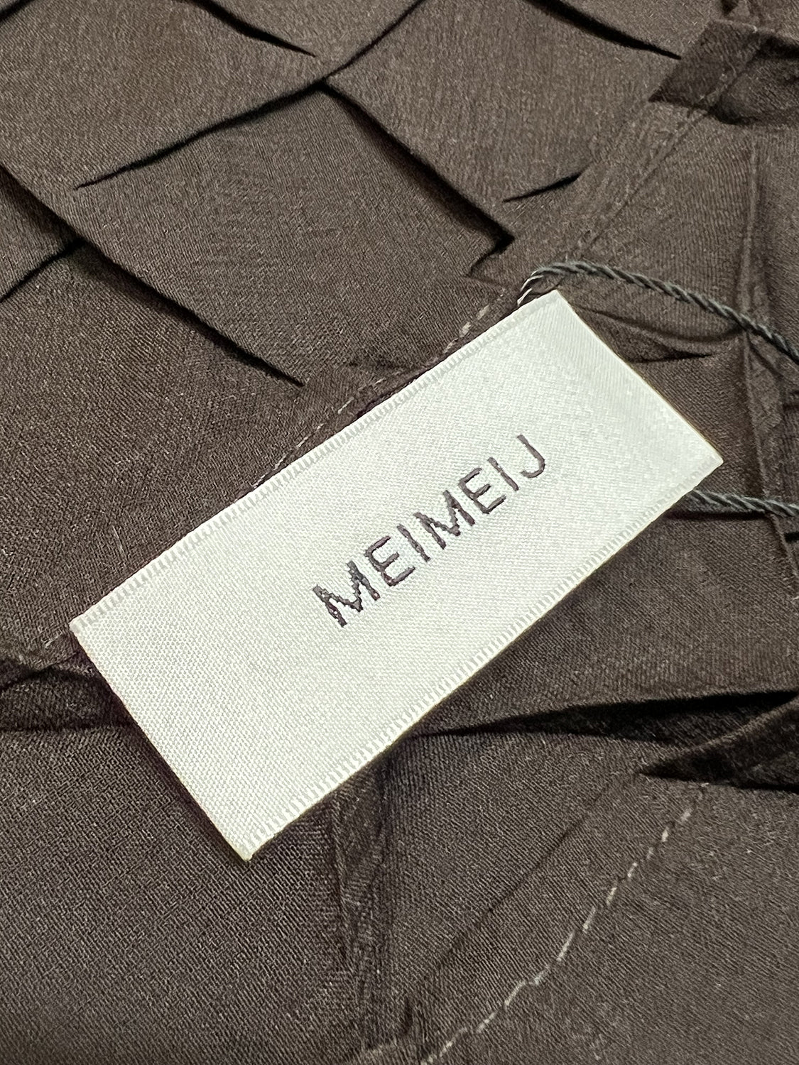 M6EY10 MEIMEIJ Blusa Plissè Rombi Marrone